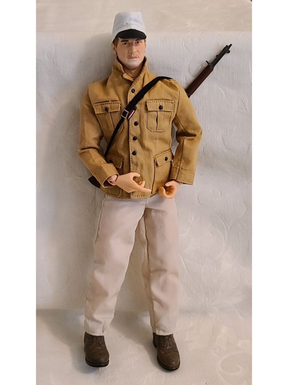 Dragon Models 1/6 WWII Soldier White Side Cap Tan Jacket Rifle